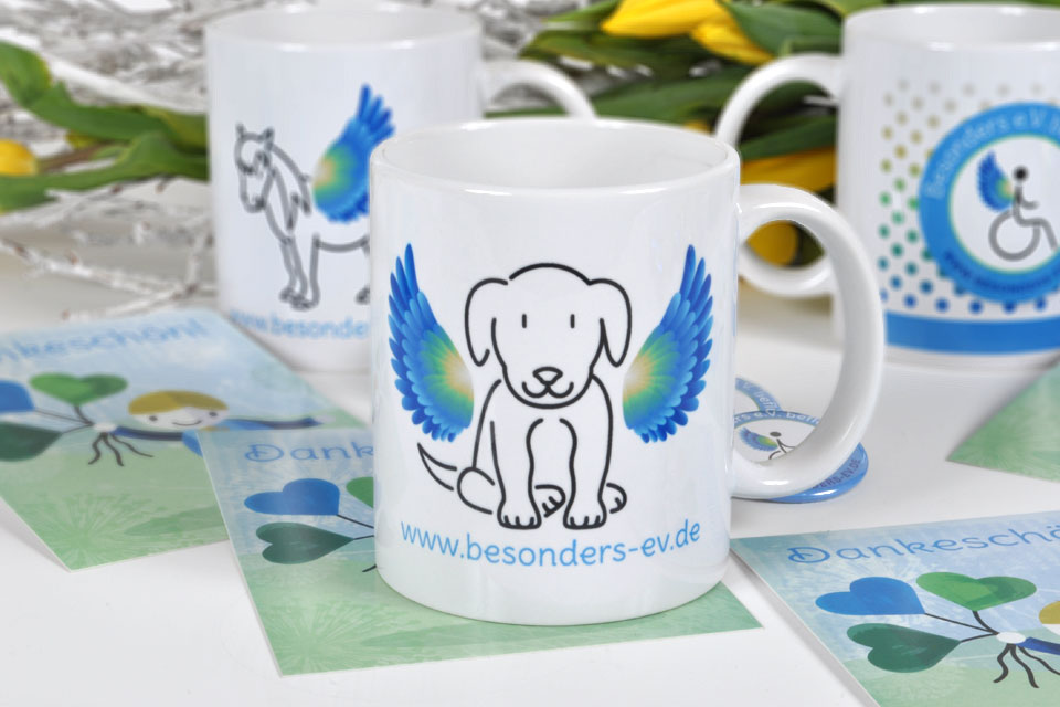 Kaffee oder Tee aus des wunderschönen Besonders e.V. Tassen genießen